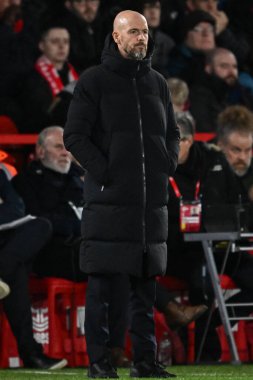 Manchester United 'ın on cadısı Premier Lig maçında Nottingham Forest Manchester United' a karşı City Ground, Nottingham, Birleşik Krallık 'ta 30 Aralık 202' de maçı izliyor.