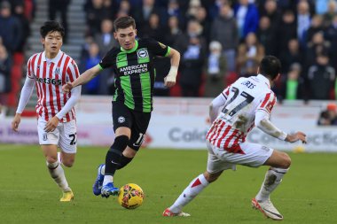 Brighton & Hove Albion takımından Billy Gilmour, 6 Ocak 202 'de Birleşik Krallık' ın Bet365 Stadyumu 'nda oynanan ve Stoke City' nin Brighton ve Hove Albion 'a karşı oynadığı üçüncü tur karşılaşmasında topla koşuyor.