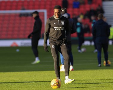 Brighton & Hove Albion takımından Danny Welbeck, 6 Ocak 202 'de Birleşik Krallık' ın Bet365 Stadyumu 'nda oynanan ve Stoke City' nin Brighton ve Hove Albion 'a karşı oynadığı üçüncü turda oynanan Emirates FA Kupası karşılaşması öncesinde oynanan ısınma turunda