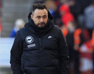 Brighton & Hove Albion teknik direktörü Roberto De Zerbi, 6 Ocak 202 'de İngiltere' nin Stoke City ile Brighton ve Hove Albion takımları arasında oynanan 3.