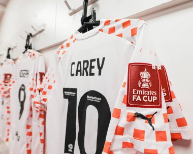 Blackpool 'lu Sonny Carey' nin Emirlikler Kupası üçüncü tur karşılaşmasında aldığı FA Cup rozeti Nottingham Forest 'a karşı City Ground, Nottingham, İngiltere, 7 Ocak 202
