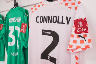 Emirlik FA Kupası rozeti Blackpool 'lu Callum Connolly' nin formasında Emirates FA Cup 3. tur karşılaşması öncesinde Nottingham Forest, Blackpool 'a karşı City Ground, Nottingham, İngiltere, 7 Ocak 202