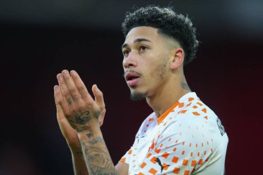 Blackpool 'dan Jordan Lawrence-Gabriel, 7 Ocak 202 tarihinde Nottingham Forest' a karşı Blackpool City Ground, Nottingham, İngiltere 'de oynanan üçüncü tur karşılaşmasından sonra gezgin taraftarları alkışlıyor.