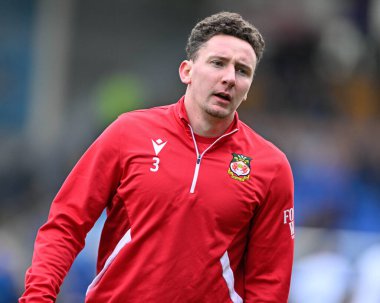 Wrexham 'dan Callum McFadzean, 7 Ocak 202' de Croud Meadow, Shrewsbury 'de oynanan Emirates FA Cup üçüncü tur karşılaşmasında ısınıyor.