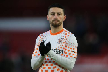 Blackpool 'dan Owen Dale, Birleşik Krallık' ın Nottingham City Ground, Nottingham, 7 Ocak 202 'de oynanan Üçüncü tur Nottingham Forest - Blackpool maçı sonrasında gezgin taraftarları alkışlıyor.