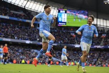 Manchester City 'den Julian Alvarez, 7 Ocak 202 tarihinde Etihad Stadyumu' nda oynanan ve Manchester City 'nin Huddersfield Town' a karşı oynadığı FA Cup üçüncü tur maçında 2-0 'lık skoru kutluyor.