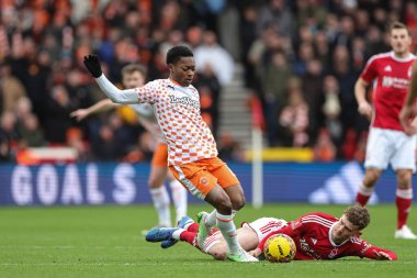 Nottingham Ormanı 'ndan Karamoko Dembl ve Ryan Yates, Nottingham City Ground, Nottingham, İngiltere' de oynanan 3.