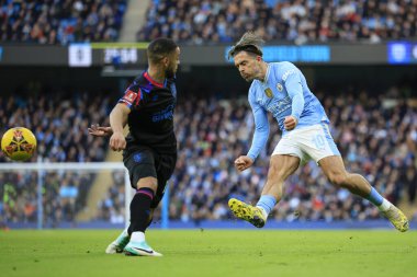 Manchester City 'den Jack Grealish, 7 Ocak 202 tarihinde Etihad Stadyumu' nda Manchester City ile Huddersfield Town arasında oynanan FA Cup üçüncü tur karşılaşmasında topu çaprazlıyor.