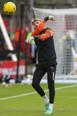 Blackpool 'dan Daniel Grimshaw, Birleşik Krallık' ın Nottingham şehrinde oynanan ve 7 Ocak 202 tarihinde oynanan, Emirates FA Cup üçüncü tur karşılaşmasında oynanan karşılaşma öncesi ısınma sırasında Nottingham Forest, Blackpool 'a karşı.