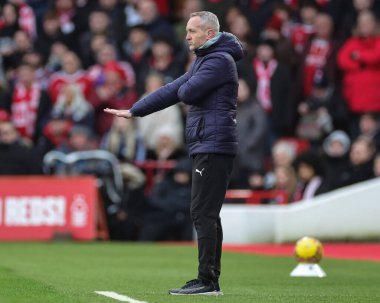 Blackpool 'un Neil Critchley teknik direktörü, 7 Ocak 202 tarihinde Nottingham Forest' a karşı Blackpool 'da oynanan Emirates FA Cup üçüncü tur karşılaşmasında takım talimatlarını verir.