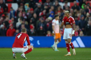 Nottingham Ormanı 'ndan Joe Worrall, 7 Ocak 202 tarihinde Nottingham, İngiltere' nin Nottingham kentinde oynanan, Nottingham Forest 'a karşı oynanan üçüncü tur karşılaşmasında kaçırılan bir şansa tepki gösterdi.