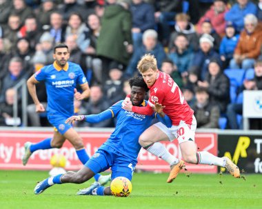 Wrexham 'dan Andy Cannon, Shrewsbury Town' dan Nohan Kenneh 'i, Birleşik Krallık' ın Croud Meadow, Shrewsbury, 7 Ocak 202 'de oynanan Emirates FA Cup üçüncü tur karşılaşmasında yendi.