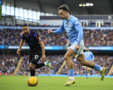 Manchester City 'den Jack Grealish, 7 Ocak 202 tarihinde Etihad Stadyumu' nda Manchester City ile Huddersfield Town arasındaki FA Cup üçüncü tur karşılaşmasında topla koşuyor.