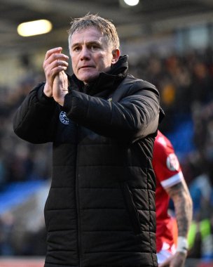 Wrexham 'ın teknik direktörü Phil Parkinson, 7 Ocak 202' de Croud Meadow, Shrewsbury, Birleşik Krallık 'ta oynanan üçüncü tur müsabaka Shrewsbury Town vs Wrexham karşılaşmasında tam zamanlı sonucu kutluyor.