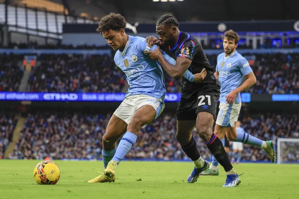 Manchester City 'den Oscar Bobb, Manchester City' nin 7 Ocak 202 'de Etihad Stadyumu' nda oynanan üçüncü tur FA Cup karşılaşmasında Huddersfield Town 'dan Alex Matos' u durdurdu.