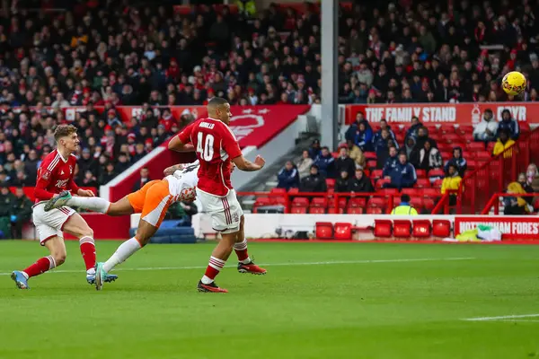 Blackpool 'dan Jordan Lawrence-Gabriel, Birleşik Krallık' ın Nottingham şehrinde oynanan ve 7 Ocak 202 tarihinde oynanan, Nottingham Forest 'a karşı oynanan üçüncü tur karşılaşmasında 1-0 berabere kaldı.