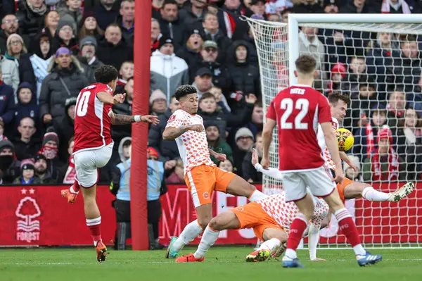 Nottingham Ormanı 'ndan Morgan Gibbs-White, 7 Ocak 202' de Nottingham City Ground, Nottingham, İngiltere 'de oynanan Emirates FA Kupası 3. tur karşılaşmasında 2-2 berabere kaldı.