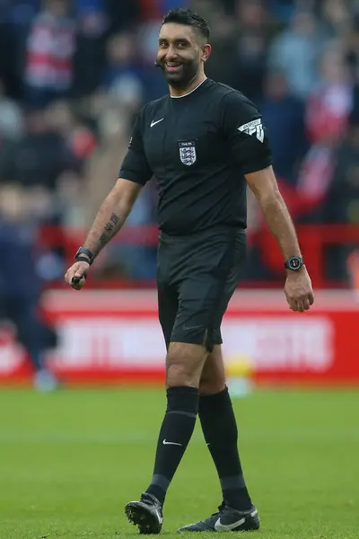 Referee Sunny Sukhvir Gill Emirates Cup Harmadik Fordulójában Nottingham Forest — Stock Fotó