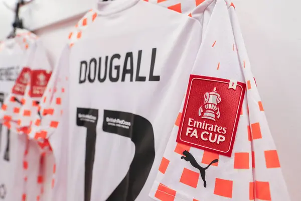 Insignia Copa Emirates Camiseta Kenny Dougall Blackpool Antes Del Partido — Foto de Stock