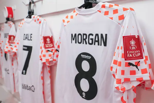 Blackpool 'lu Albie Morgan' ın gömleğindeki Emirates FA Cup rozeti, Birleşik Krallık 'ın Nottingham City Ground, Nottingham, 7 Ocak 202' de oynanan 3. tur karşılaşması öncesinde Nottingham Forest 'a karşı Blackpool' da oynanacak.