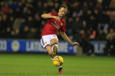 Manchester United takımından Jonny Evans, 8 Ocak 202 'de İngiltere' nin Wigan kentinde oynanan Wigan Atletizm Ligi üçüncü tur karşılaşmasında pas verdi.