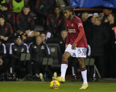 Manchester United takımından Willy Kambwala, Birleşik Krallık 'ın Wigan Stadyumu' nda oynanan üçüncü tur karşılaşmasında Wigan Athletic 'e karşı.