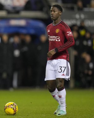 Manchester United takımından Kobbie Mainoo, 8 Ocak 202 tarihinde Wigan, Wigan, İngiltere 'deki Manchester United' a karşı oynanan üçüncü tur karşılaşmasında sahaya çıkıyor.