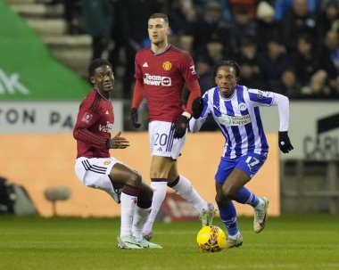 Wigan Athletic 'ten Martial Godo Manchester United' dan Kobbie Mainoo, 8 Ocak 202 'de Wigan Atletizm Ligi' nde Manchester United 'a karşı oynanan üçüncü tur karşılaşmasında geri dönüyor.