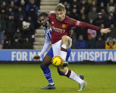 Manchester United 'dan Rasmus Hjlund, Wigan Atletizm Martial Godo' yu 8 Ocak 2024 'te Wigan Atletizm Ligi' nde Wigan Atletizm Ligi üçüncü tur karşılaşmasında durdurdu.