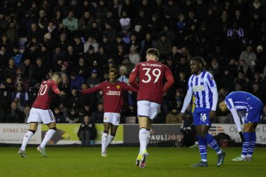 Manchester United takımından Diogo Dalot, 8 Ocak 2024 'te İngiltere' nin Wigan kentinde oynanan Wigan Atletizm Ligi üçüncü tur karşılaşmasında attığı 0-1 'lik golü kutluyor.