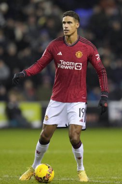 Manchester United takımından Raphal Varane, 8 Ocak 2024 tarihinde Wigan Atletizm ve Manchester United 'a karşı oynanan üçüncü tur karşılaşmasında, Wigan Stadyumu, Wigan, Birleşik Krallık
