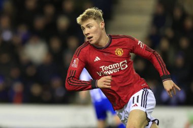 Manchester United takımından Rasmus Hojlund, Birleşik Krallık 'ın başkenti Wigan Stadyumu' nda oynanan üçüncü tur karşılaşmasında Wigan Athletic ile Manchester United 'ın karşılaşmasını izledi.