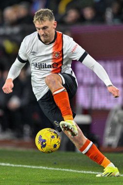 Luton Town 'dan Alfie Doughty Premier Lig karşılaşmasında Burnley, Luton Town' a karşı Turf Moor, Burnley, İngiltere, 12 Ocak 2024 