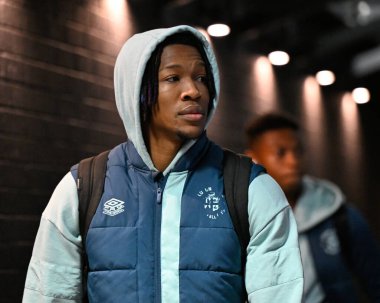 Luton Town 'dan Gabriel Osho, Premier Lig karşılaşması öncesinde İngiltere' nin Burnley kentindeki Turf Moor 'da Burnley-Luton Town maçına geldi. 