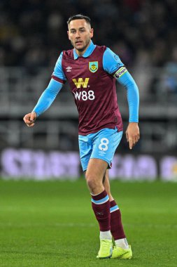 Burnley 'den Josh Brownhill Premier Lig maçı sırasında Burnley, Luton Town' a karşı Turf Moor, Burnley, İngiltere, 12 Ocak 2024 