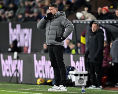 Luton Town teknik direktörü Rob Edwards, 12 Ocak 2024 tarihinde Burnley ile Luton Town arasında oynanan Premier League maçında tepki gösterdi. 