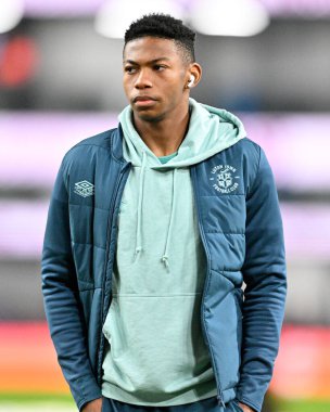 Luton Town 'dan Zack Nelson, Premier Lig maçı öncesinde, Burnley - Luton Town Turf Moor, Burnley, Birleşik Krallık' ta 12 Ocak 2024 'te oynanan maçta sahaya bakıyor. 