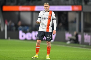 Luton Town 'dan Alfie Doughty Premier Lig maçı sırasında Burnley, Luton Town' a karşı Turf Moor, Burnley, İngiltere, 12 Ocak 2024 