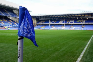 Goodison Park 'ın, 14 Ocak 2024' te Goodison Park, Liverpool 'da oynanan Premier League maçı sırasında bayrağın köşesindeki Everton-Aston Villa maçının genel görüntüsü. 