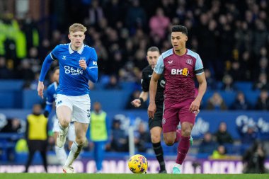 Aston Villa 'dan Ollie Watkins, Premier Lig maçında Everton - Aston Villa maçında Everton - Liverpool, İngiltere, Goodison Park, 14 Ocak 2024' te Jarrad Branthwaite - Everton 