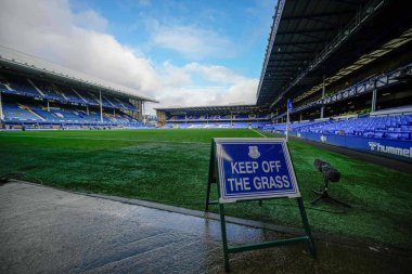 Goodison Park 'taki çimlerden uzak durma levhası Premier Lig maçında Everton, Aston Villa' ya karşı Goodison Park, Liverpool, Birleşik Krallık, 14 Ocak 2024 