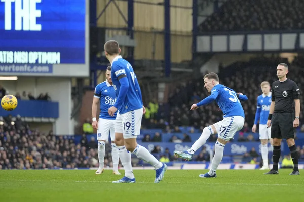 James Garner Everton Strikes Free Kick Premier League Match Everton — Stock Photo, Image