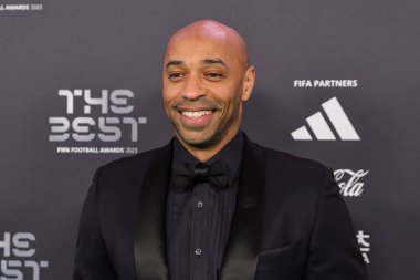 Thierry Henry, En İyi FIFA Futbol Ödülleri 2023 Apollo Theatre, Londra, Birleşik Krallık 'ta 15 Ocak 2024' te Yeşil Halı 'ya ulaştı.