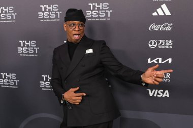 Ian Wright, En İyi FIFA Futbol Ödülleri 2023 Apollo Theatre, Londra, Birleşik Krallık 'ta 15 Ocak 2024' te Yeşil Halı 'ya ulaştı.