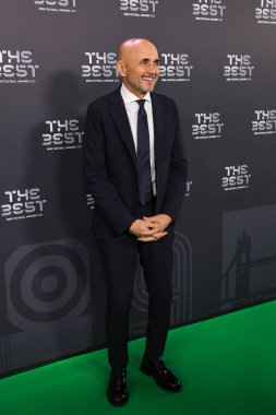 İtalyan futbol menajeri Luciano Spalletti, 15 Ocak 2024 'te Londra' daki Apollo Tiyatrosu 'nda En İyi FIFA Futbol Ödülleri 2023 öncesinde Yeşil Halı' ya geldi.