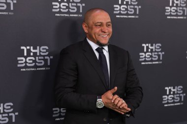 Eski Brezilya Uluslararası Roberto Carlos, En İyi FIFA Futbol Ödülleri 2023 Apollo Theatre, Londra, Birleşik Krallık 'ta 15 Ocak 2024' te Yeşil Halı 'ya ulaştı. 