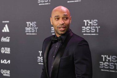 Thierry Henry, En İyi FIFA Futbol Ödülleri 2023 Apollo Theatre, Londra, Birleşik Krallık 'ta 15 Ocak 2024' te Yeşil Halı 'ya ulaştı.