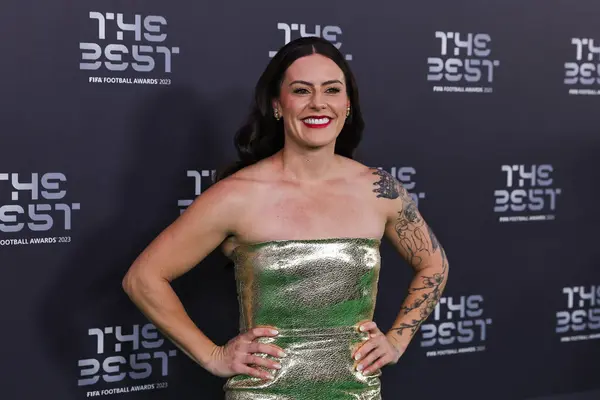 Ali Krieger, En İyi FIFA Futbol Ödülleri 2023 Apollo Theatre, Londra, Birleşik Krallık 'ta 15 Ocak 2024' te Yeşil Halı 'ya ulaştı. 