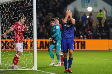 West Ham United takımından Tom Soucek, 16 Ocak 2024 tarihinde Bristol City ile West Ham United 'ın Ashton Gate, Bristol, İngiltere' de oynanan üçüncü tur karşılaşmasında kaçırılan bir şansa tepki gösterdi. 