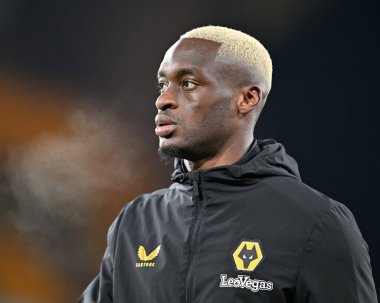 Wolverhampton Wanderers 'dan Toti Gomes, 16 Ocak 2024 tarihinde Birleşik Krallık' ın başkenti Wolverhampton 'da oynanan üçüncü tur rövanş karşılaşmasında ısınmaya başladı. 